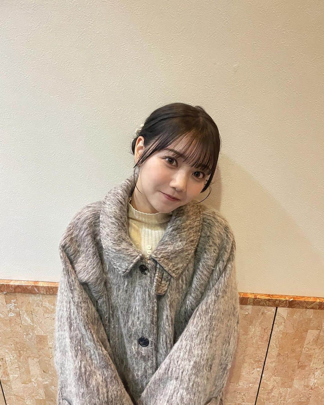 日向未来さんのインスタグラム写真 - (日向未来Instagram)「🦔🍂‎🧶  \ 中継衣装♛(11/11 O.A.) /  トップス・コート @mellow_neon  スカート @asknowaspinky  どこのですか？って沢山聞かれた可愛すぎるコート🧥 とってもあったかくて中継先でも助けられました🥹  #王様のブランチ  週末トラベルとこのあと午後の部ごはんクラブ担当してます!! スタジオにもいます~ぜひ見てね🙈🍚」11月18日 11時44分 - mirai_hinata.official