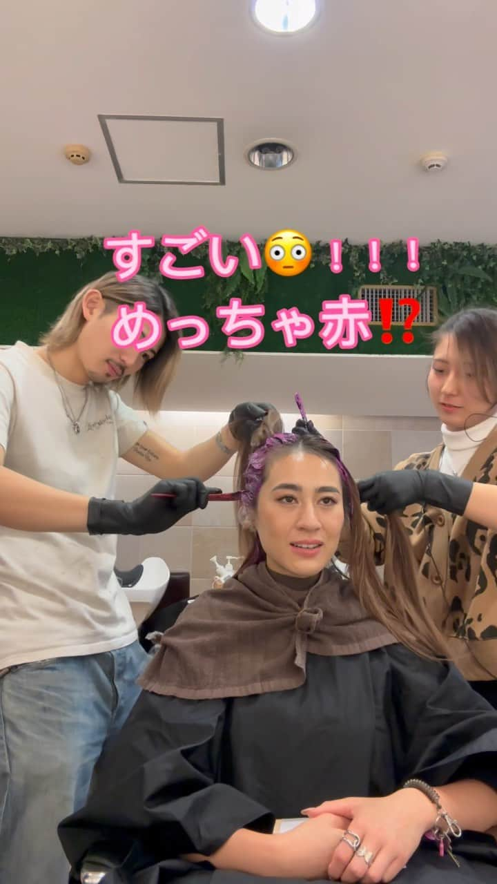 日下佳亮のインスタグラム：「肌なじみが良く美しい✨周りに褒められる透明感ヘアー🌿  茅ヶ崎駅徒歩30秒 ・ ○湘南地域No,1の支持率実力派スタイリスト ○KENJEグループ９年連続お客様支持率No,1 ○品のある湘南の海に似合うハイライトカラー ○湘南１の外国人風カラーを提供します ・ 【日下指名限定クーポン】 ●ハイライト+全体カラー+ハイライト部分カラー+3ステップTR→¥22,000 ●カット+カラー+前処理トリートメント→¥11,000 ●カット→¥5,500 ※僕がつくるハイライトやグラデーションスタイルは必ずブリーチが必要になります ・ こだわりがたくさん詰まったカラーを是非、一度お試しください♪ 責任を持って皆さんにヘアスタイルを楽しんで頂きたいのでどうぞよろしくお願いいたします！ 質問、ご相談、ご予約はプロフィールのURLまたはこのインスタのDMから受け付けております♪ ・ その他のスタイルはこちら ＠crea.kusaka ・ 【店舗】 crea茅ヶ崎 【営業時間】 10:00-19:30 【定休日】 不定休※火曜日はコンテスト等でお休みをいただく場合がございます。  0467-84-1773 【住所】 神奈川県茅ヶ崎市幸町2-10　ジョイ茅ヶ崎パート105号  JR茅ヶ崎駅南口徒歩30秒  #レイヤーカットロング #茅ヶ崎美容室#フュージョニストカラー#茅ヶ崎美容院#冬ヘアー#レイヤーカットロングヘア #茅ヶ崎サロン#暖色ヘア#ロングレイヤーカット」