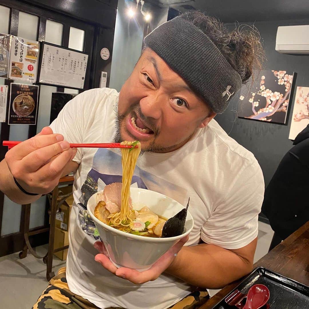吉田隆司のインスタグラム：「맛있어요🍜釈羅不！ #ラーメン #中華蕎麦しげ田 #中華蕎麦 #美味しい #マシッソヨ #맛있어요 #グルメ #ラーメン好きな人と繋がりたい #釈羅不」