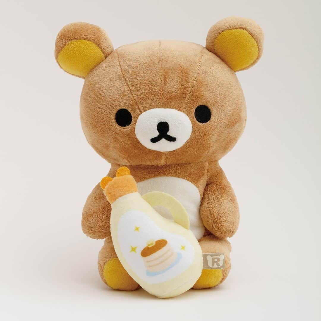 ☆期間限定リラックマ公式Instagram☆のインスタグラム：「🐻11月発売🐻  いつもリラックマを大切にしてくれているあなたへ。 ぬいぐるみのリラックマたちと日常をエンジョイしましょ🎵 ぬいぐるみをもっと大好きになれる「もっとエンジョイ♪ポージングぬいぐるみ」シリーズが登場です✨  🌟リラックマのお気に入りシークレットボックス リラックマのお気に入りがぬいぐるみになって登場🎉 ホットケーキやオムライスやプリンなど…ぬい撮りすればかわいい写真が撮れること間違いなし❣ シークレットもあるよ✨ 何が出るかは買ってからのお楽しみ💛 ぜひチェックしてみてね🐻  そして、Instagramフォトコンテストも開催中🌈  ハッシュタグ『#エンジョイリラックマ』をつけて、対象 アイテムを含む写真を撮影してInstagramにアップしよう ❣ 『エンジョイしたで賞』に選ばれた5名様には素敵な賞品 をプレゼント🌟 みなさまの楽しいお写真の投稿、お待ちしております💛 詳しくは、ごゆるりブログをチェックしてね🎵  #リラックマ #コリラックマ #キイロイトリ #チャイロイコグマ #rilakkuma #korilakkuma #kiiroitori #chairoikoguma #ポージングぬいぐるみ #ぬい撮り #かわいい #コンテスト #フォトコンテスト」