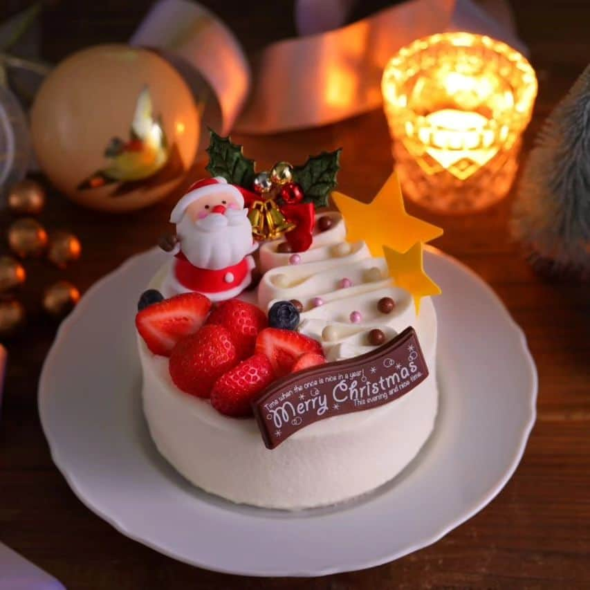 おたべ Instagram officialさんのインスタグラム写真 - (おたべ Instagram officialInstagram)「おたべ本館クリスマスケーキご予約受付開始🎄🎂✨  最近すっかり冬らしくなってきましたね⛄️ 今年の冬はおたべ本館のクリスマスケーキで素敵な時間をお過ごしください✨⁡⁡ ⁡ ⁡ 【ラインナップ】⁡ ・サンタのクリスマスケーキ4号・5号 ・サンタのショコラクリスマスケーキ4号・5号 ・クリスマス苺タルト  【店頭お渡し日】 12月22日(金)、23日(土)、24日(日)、25日(月) ※昼12：00以降のお渡しとなります。  【ご予約締切】 12月20日(水)まで ※店頭のみの受付(前払い)とさせていただきます⁡ ⁡  ご不明点ございましたら、お気軽におたべ本館へお問い合わせください。  おたべ本館　10～18時⁡ ⁡TEL：075-681-8284⁡ ⁡」11月18日 12時04分 - otabe_8284