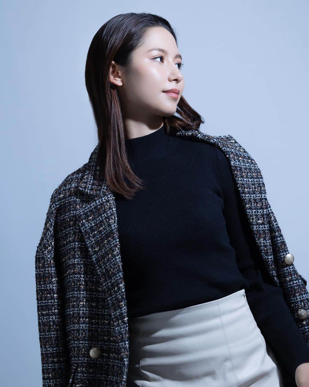 ヴァッツ美良さんのインスタグラム写真 - (ヴァッツ美良Instagram)「韓国式フォトスタジオ🇰🇷 @brighter_official   瞳ちゃんにヘアメイクしてもらったよ☺️💕 ヘアメイクの勉強してるんだ〜って 前々から聞いてたから 実際にやってもらうの凄く楽しみにしてた✨  レタッチも韓国で学んだ技術で 自然なのに凄く綺麗に仕上げてもらって🥹✨  名刺の写真変えたいと思ってたから 早速使わせてもらいます😊  オープン記念キャンペーンで通常より安く撮影できる みたいなので問い合わせてみてね🙌🏻💕  瞳ちゃん招待ありがとう❤️ @hitomi_sueyoshi   #PR #韓国式フォトスタジオ #韓国フォトスタジオ #証明写真風 #韓国式フォトサロン #フォトサロン #プロフィール写真 #韓国ヘアメイク #韓国ヘアメイク体験 #韓国メイク #メイクアップ #撮影モデル」11月18日 12時09分 - miravats_06