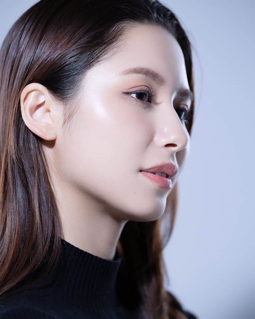 ヴァッツ美良さんのインスタグラム写真 - (ヴァッツ美良Instagram)「韓国式フォトスタジオ🇰🇷 @brighter_official   瞳ちゃんにヘアメイクしてもらったよ☺️💕 ヘアメイクの勉強してるんだ〜って 前々から聞いてたから 実際にやってもらうの凄く楽しみにしてた✨  レタッチも韓国で学んだ技術で 自然なのに凄く綺麗に仕上げてもらって🥹✨  名刺の写真変えたいと思ってたから 早速使わせてもらいます😊  オープン記念キャンペーンで通常より安く撮影できる みたいなので問い合わせてみてね🙌🏻💕  瞳ちゃん招待ありがとう❤️ @hitomi_sueyoshi   #PR #韓国式フォトスタジオ #韓国フォトスタジオ #証明写真風 #韓国式フォトサロン #フォトサロン #プロフィール写真 #韓国ヘアメイク #韓国ヘアメイク体験 #韓国メイク #メイクアップ #撮影モデル」11月18日 12時09分 - miravats_06