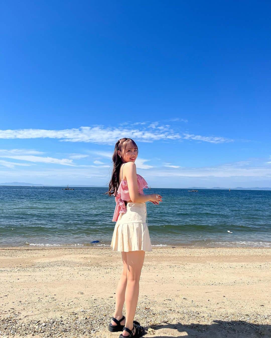 島田キラリさんのインスタグラム写真 - (島田キラリInstagram)「"おはよう朝日です"からおは朝Tiktokカレンダー発売が決定❕ 本日から開催のおは朝パークにて販売されるそうです!! 激エモランキングメンバーでも7月のカレンダーを担当させて頂きました🥹 水着！海！で夏らしく可愛いカットになってます🏖☀️ みなさんのおかげ飾れました！感謝です🙏🏻 おは朝パーク行く方この機会に是非ゲットしてください🧡  #おはよう朝日です#おは朝#激エモランキング #おは朝Tiktok部#おは朝パーク #カレンダー #Popteen#Popteen専属モデル#きららん#04」11月18日 12時14分 - kiraran___12
