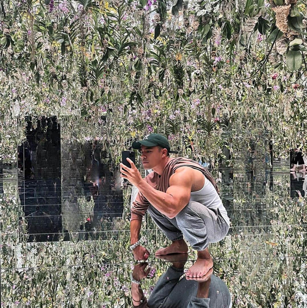Ethan 佑太 Schellinのインスタグラム：「@teamlab 最高に楽しかったです😃🔥  @masakibarnes ありがとう🔥」