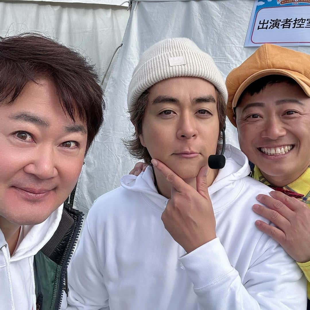 山岸久朗さんのインスタグラム写真 - (山岸久朗Instagram)「今年いちばんの冷え込みの中、万博にお越しいただいた方、本当にありがとうございました。感謝♡♡♡  今後ともおはよう朝日ですをよろしくお願いします。  おはパーは明日日曜もあるので、行ってあげてくださいねー。  #おはパー #おは朝パーク #おは朝」11月18日 17時42分 - yamaben