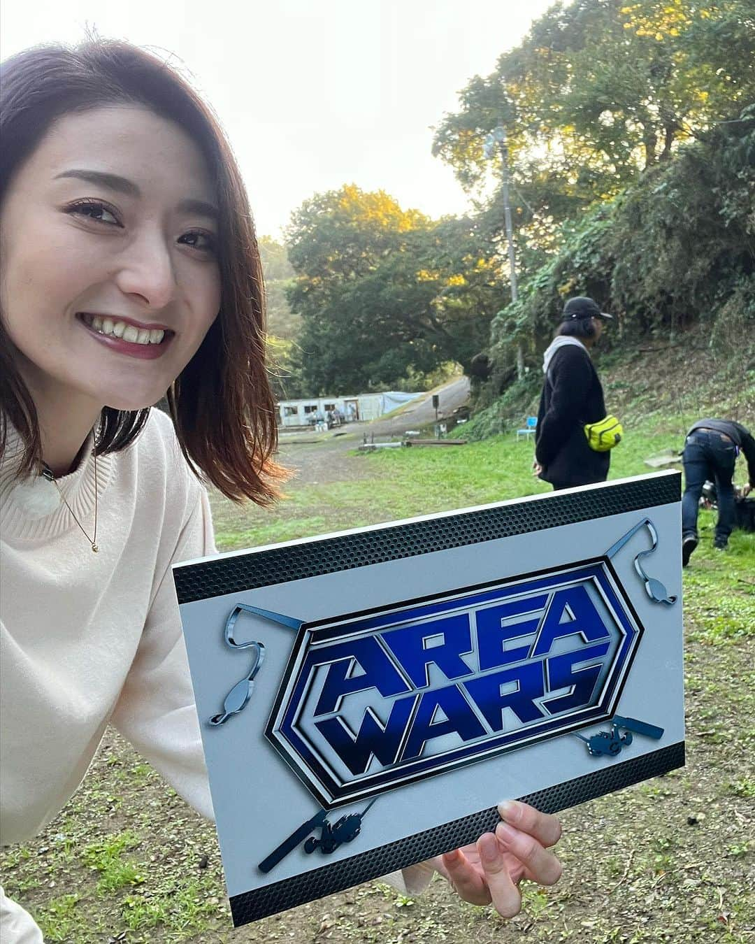 高橋麻美のインスタグラム：「． ． 釣りビジョン 『AREA WARS』 いよいよ今夜シーズン初回放送📺  22時から見てね😉  吉田遊さんのファッションの話面白かったー🤭  #釣り#エリアトラウト#管理釣り場#トラウト #trout#フィッシング#🎣#菊地栄一#吉田遊 #釣りビジョン @fishingvision  @kikuchi_eiichi @snipeer_you」