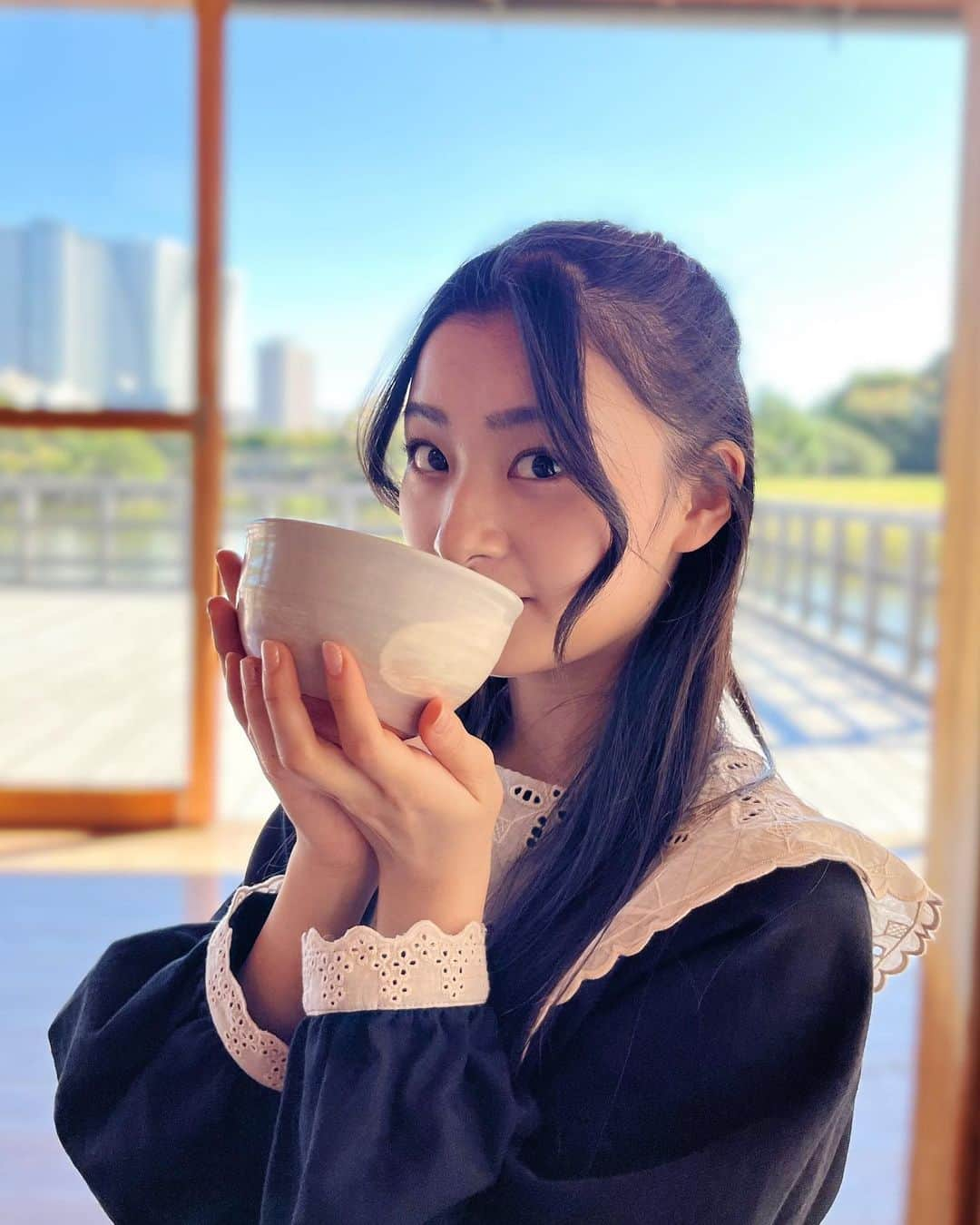 杏ジュリアさんのインスタグラム写真 - (杏ジュリアInstagram)「最近、どんどん“和”な食べ物が好きになってきたんです😍  練り切り美味しかったな‼︎🤤  #抹茶 #matcha #練り切り #和菓子 #浜離宮恩賜庭園 #浜離宮 #庭園 #お散歩 #黒ワンピース #ハーフアップ #instagood  #インスタ映え #longhair #ootd #code  #메이크  #followme  #오오티디 #데일리코디 #여름코디 #japan #도키센 #초도키메키센덴부 #何枚目がすき ？ #japan #idol #杏ジュリア」11月18日 17時45分 - julia_an_official