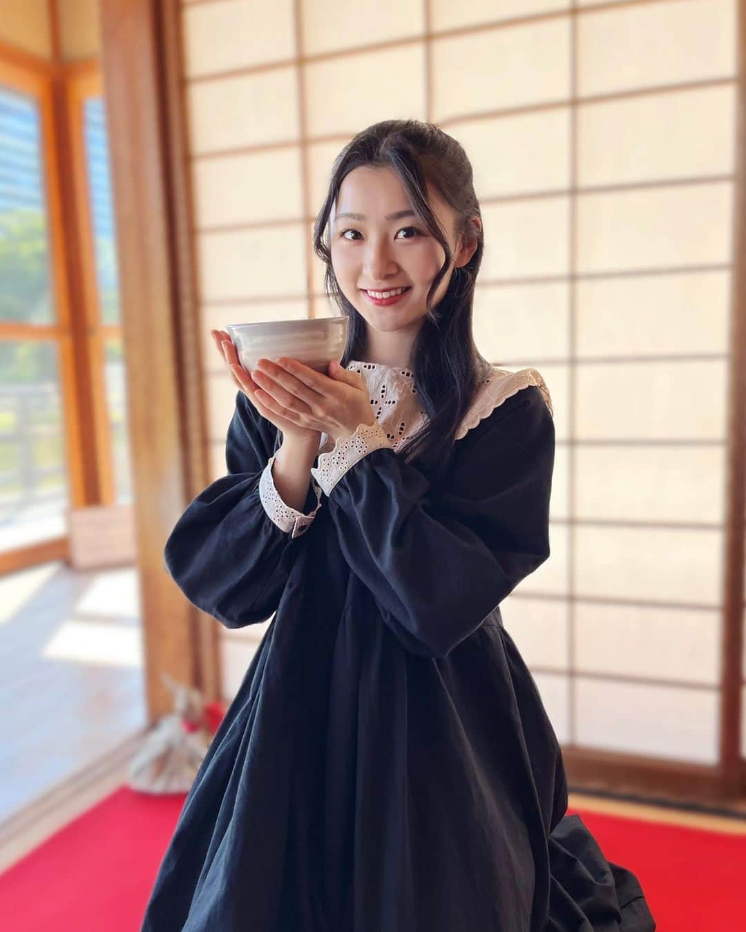 杏ジュリアさんのインスタグラム写真 - (杏ジュリアInstagram)「最近、どんどん“和”な食べ物が好きになってきたんです😍  練り切り美味しかったな‼︎🤤  #抹茶 #matcha #練り切り #和菓子 #浜離宮恩賜庭園 #浜離宮 #庭園 #お散歩 #黒ワンピース #ハーフアップ #instagood  #インスタ映え #longhair #ootd #code  #메이크  #followme  #오오티디 #데일리코디 #여름코디 #japan #도키센 #초도키메키센덴부 #何枚目がすき ？ #japan #idol #杏ジュリア」11月18日 17時45分 - julia_an_official