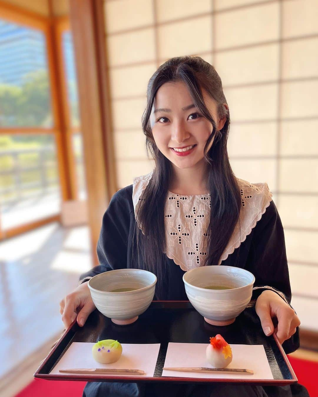 杏ジュリアさんのインスタグラム写真 - (杏ジュリアInstagram)「最近、どんどん“和”な食べ物が好きになってきたんです😍  練り切り美味しかったな‼︎🤤  #抹茶 #matcha #練り切り #和菓子 #浜離宮恩賜庭園 #浜離宮 #庭園 #お散歩 #黒ワンピース #ハーフアップ #instagood  #インスタ映え #longhair #ootd #code  #메이크  #followme  #오오티디 #데일리코디 #여름코디 #japan #도키센 #초도키메키센덴부 #何枚目がすき ？ #japan #idol #杏ジュリア」11月18日 17時45分 - julia_an_official