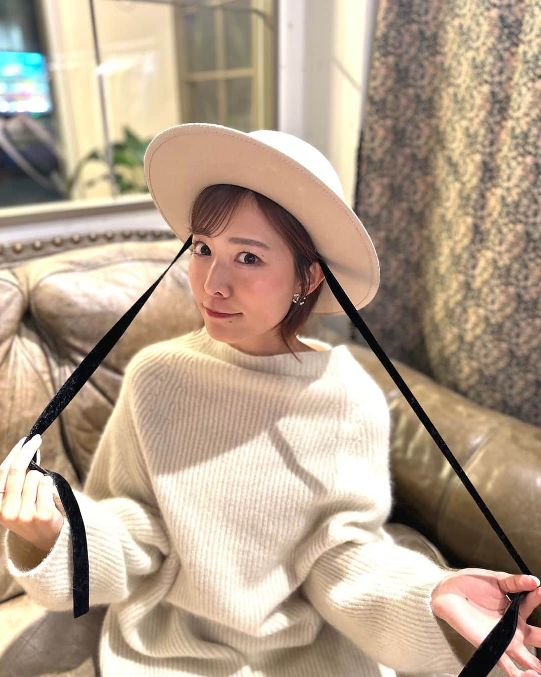 桑原茉萌さんのインスタグラム写真 - (桑原茉萌Instagram)「たまには動画じゃなくて写真を載せてみる📸  新宿伊勢丹で一目惚れした帽子🥰 お気に入り❣️❣️  #autumn #fyp #ootd #秋コーデ #🍁 #me」11月18日 12時18分 - cindystory__