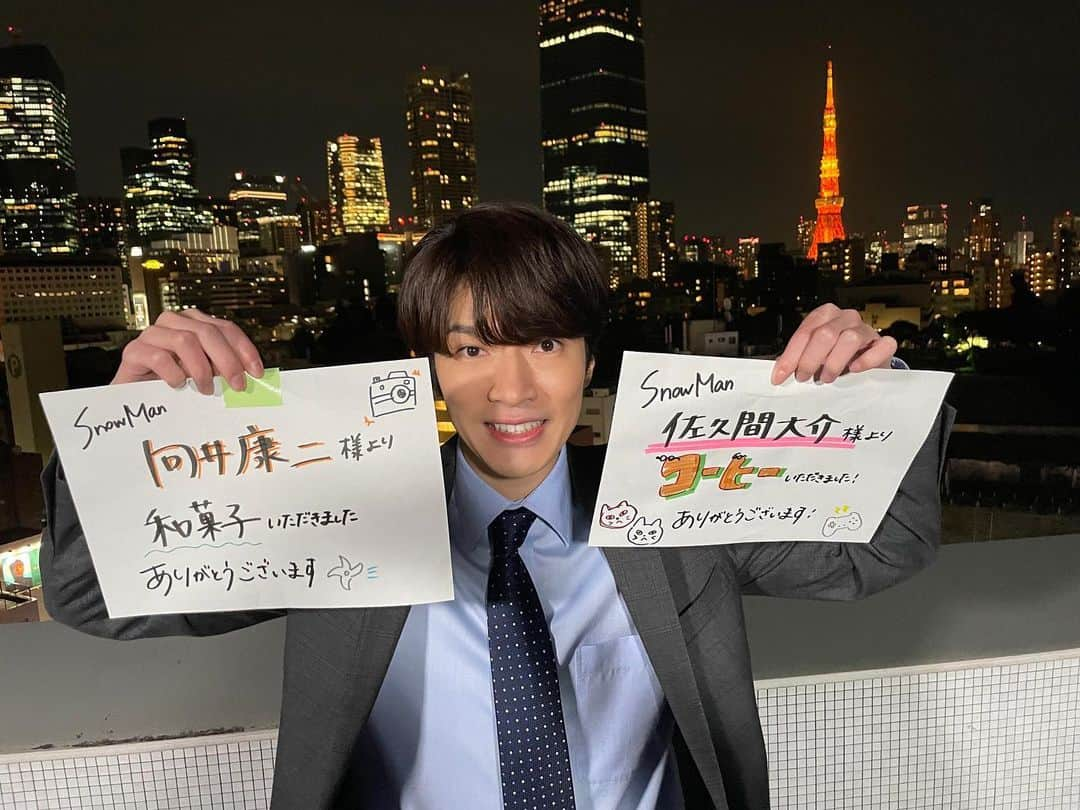 今日からヒットマンのインスタグラム：「🧡🩷 #向井康二 さん、#佐久間大介 さんより スピンオフの撮影現場に 差し入れをいただきました⛄️ ありがとうございます🙇🏻‍♀️ ⁡ 第4話見逃し配信はTVerで📺 ⁡ #深澤辰哉 さん主演スピンオフドラマ #今日からラブリーマン も #テラサで配信中💜 第2話配信スタートしてます！ ⁡ どちらも何度でもお楽しみください☺︎ ⁡ #今日からヒットマン #毎週金曜よる11時15分 ※一部地域を除く #ドラマ班勢ぞろい…🫢✨ #SnowMan」