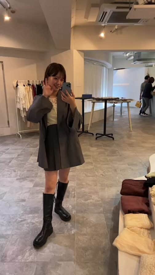 朝長美桜のインスタグラム：「フリマ会場からLIVE」