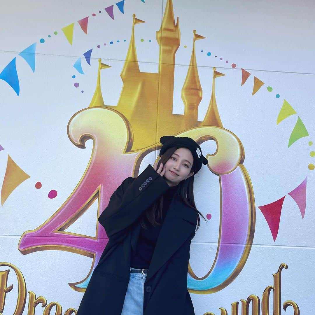 木下綾菜さんのインスタグラム写真 - (木下綾菜Instagram)「ミッキーのお誕生日に Disney Land投稿。🐭♡ . 40周年やで。 みたいなポーズ(？) . 私服は @labelleetude_official  のアウター下ろしました。 ゆるめのシルエットが かわええです . それに合わせてデニムもゆるめ . #disneyland #disney」11月18日 12時38分 - kinoshita_ayana