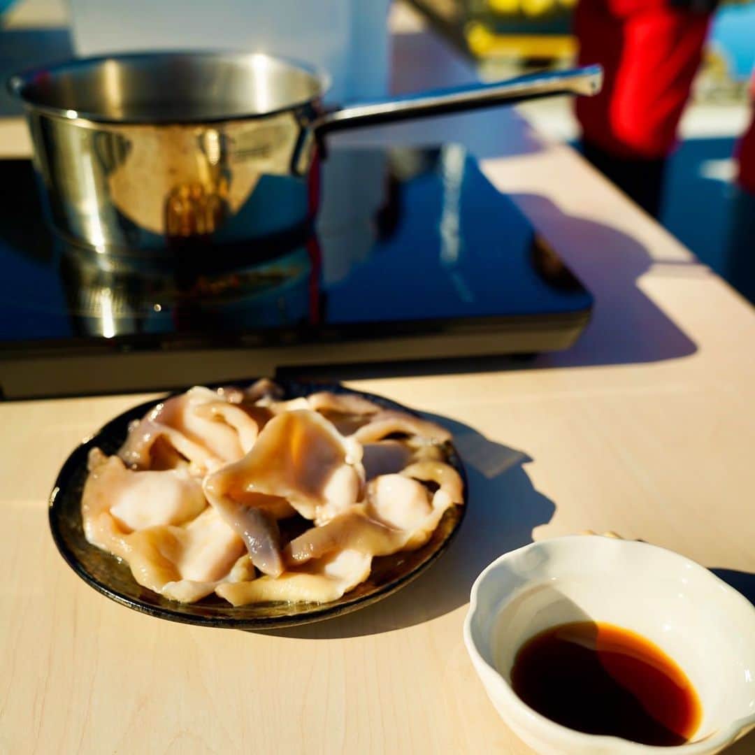 中丸雄一さんのインスタグラム写真 - (中丸雄一Instagram)「福島県相馬市から中継。ホッキ貝を発掘した。刺身も食べたが、程よい弾力と強めの風味が癖になる。しゃぶしゃぶは最高の食べ方。」11月18日 12時41分 - y_nakamaru_94