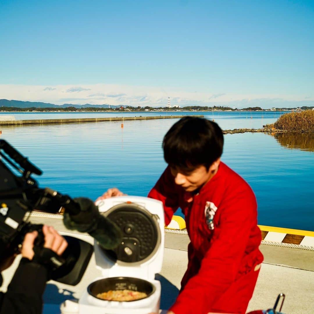 中丸雄一さんのインスタグラム写真 - (中丸雄一Instagram)「福島県相馬市から中継。ホッキ貝を発掘した。刺身も食べたが、程よい弾力と強めの風味が癖になる。しゃぶしゃぶは最高の食べ方。」11月18日 12時41分 - y_nakamaru_94