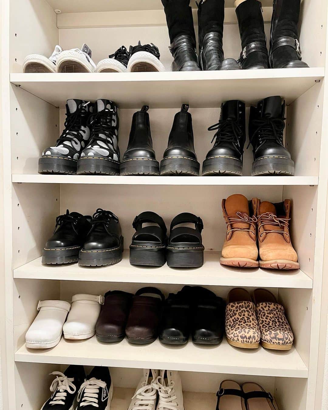 高見恭子さんのインスタグラム写真 - (高見恭子Instagram)「部屋の隅で大好きとかわいいがあなたの希望を支えています。  #bathroom #drawer  #towel#shelf #shoesshelf  #lifestyle #interior  #interiordesign #decohome  #整理整頓 #lifeisbeautiful」11月18日 12時43分 - takami_kyoko