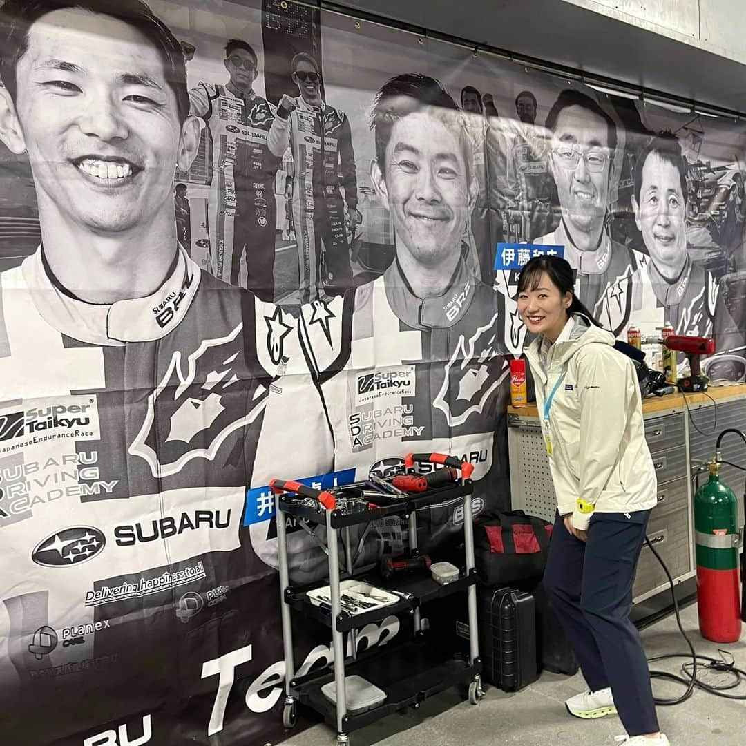 宮崎麗奈のインスタグラム：「． スーパー耐久 Rd.7 富士スピードウェイ 最終戦 ST-Qクラス 61号車 Team SDA Engineering BRZ CNF Concept SUBARU BRZ 💙💚🤍 ⁡ ⁡ 先日、S耐最終戦でした🏁 (投稿しようと思いつつバタバタしてて時差投稿に…💦) ⁡ ⁡ 毎戦どんどん強く進化していくマシンと、 チームに携わる皆様の努力と本気に、 たくさん胸を打たれた１年間でした🏎️ ⁡ 素敵な挑戦と、熱い走りを こんなに近くで応援させて頂くことができて、 私にとって凄く思い入れのあるシーズンになりました✨ ⁡ ⁡ S耐の現場が本当に大好きです💙 ⁡ ファンの皆様も1年応援お疲れ様でした💐 ⁡ ⁡ ⁡ ⁡ #S耐 #スーパー耐久 #スーパー耐久レース #SUBARU #スバル #富士スピードウェイ #SUBARUBRZ #BRZ」