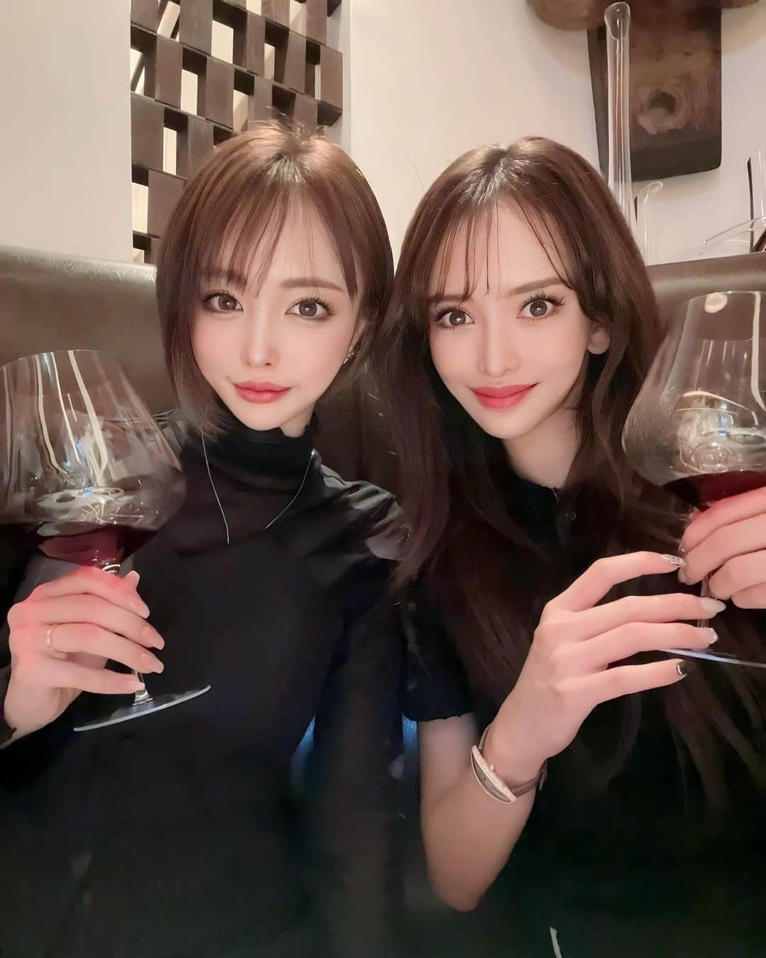 伊東亜梨沙のインスタグラム：「愛するサキ吉と❤️ 大好きなお店でdinner🍷 大人になってからこんなに何でも話せる友達ができて幸せだ💋 2人ともワイン好きだから一緒に飲めて嬉しい☺️ . . #デート #女子会 #フレンチ」