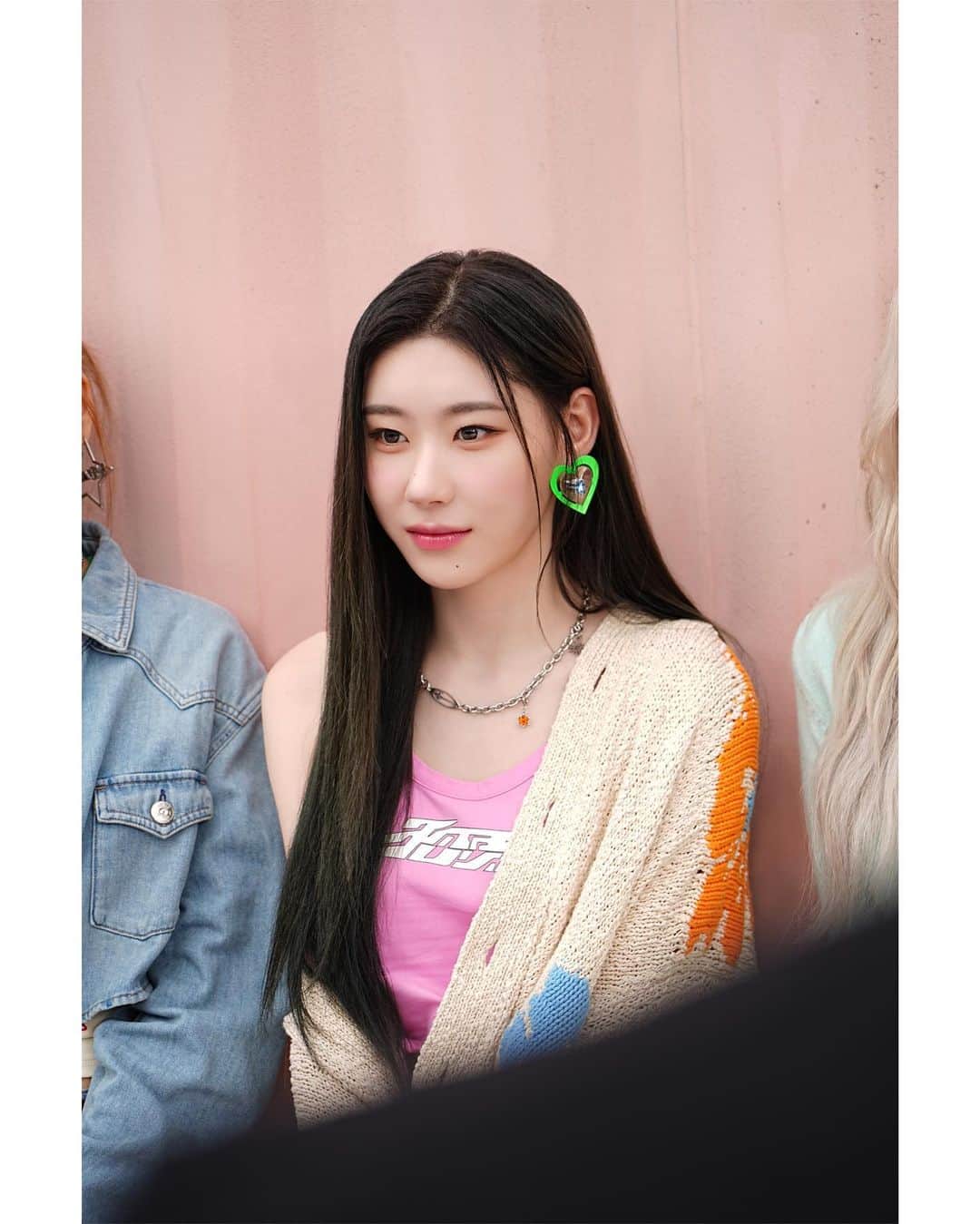 ITZYのインスタグラム：「. ITZY JAPAN 1st Album『RINGO』 Out Now  「Sugar-holic」Behind Photo📸 #CHAERYEONG  #ITZY #RINGO #ITZY_RINGO #Sugarholic」