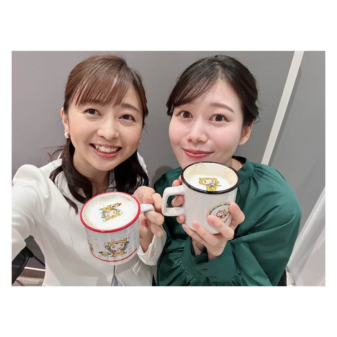 中谷しのぶさんのインスタグラム写真 - (中谷しのぶInstagram)「🍰🍰🍰  #シノビーもぐもぐパーク 開催中！ ラーメンにスイーツ、美味しいものいっぱいです🍜🍰  シノビーのラテアート🎨 限定マグカップもかわいかった☕️🤍  トークショーにお越しくださった皆さんも ありがとうございました✨ まだまだ明日、来週も続きますよ〜！」11月18日 13時27分 - shinobunakatani.ytv