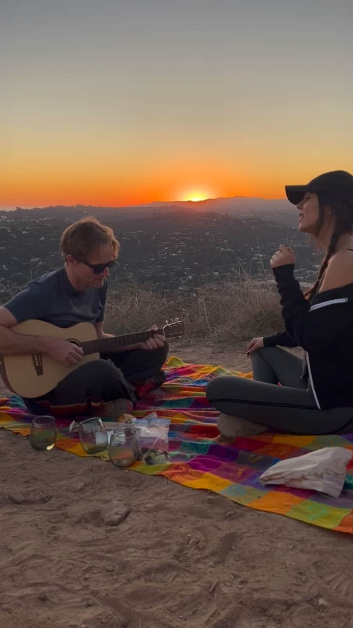 ヴィクトリア・ジャスティスのインスタグラム：「Magical moments w/ @tobygadmusic 😌✨ 🌅 🎶  Have you listened to our version of “Big Girls Don’t Cry” yet? #newmusic」