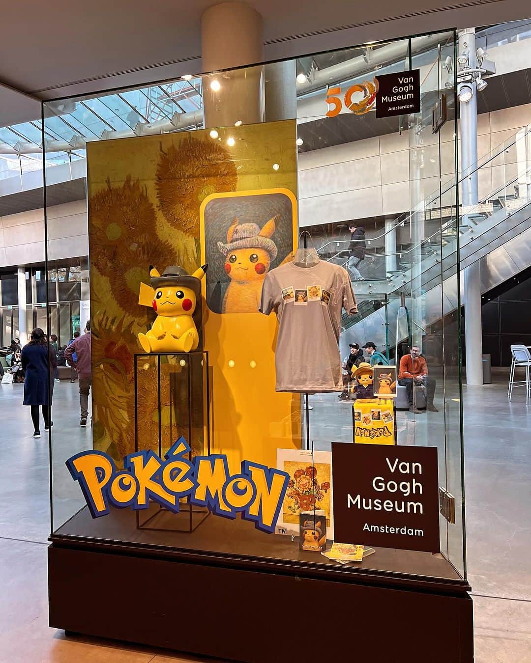 増田順一さんのインスタグラム写真 - (増田順一Instagram)「アムステルダムのゴッホ美術館に行って来ました！ ゴッホを見てピカチュウたちもいて最高でした！クイズが難しくてとても良い(笑) 街並みも美しいアムステルダム、オススメです！ #vangoghmuseum #amsterdam #pokemon #pikachu #eevee #ポケモン #ピカチュウ #イーブイ #アムステルダム」11月18日 14時04分 - pokemon_masuda