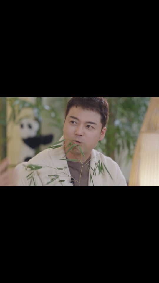 チョン・ヒョンムのインスタグラム：「'무'바오의 푸바오 따라잡기♡  담주 목요일 23일 9시 SBS  대나무 먹는 팜유대장  #푸바오와할부지」