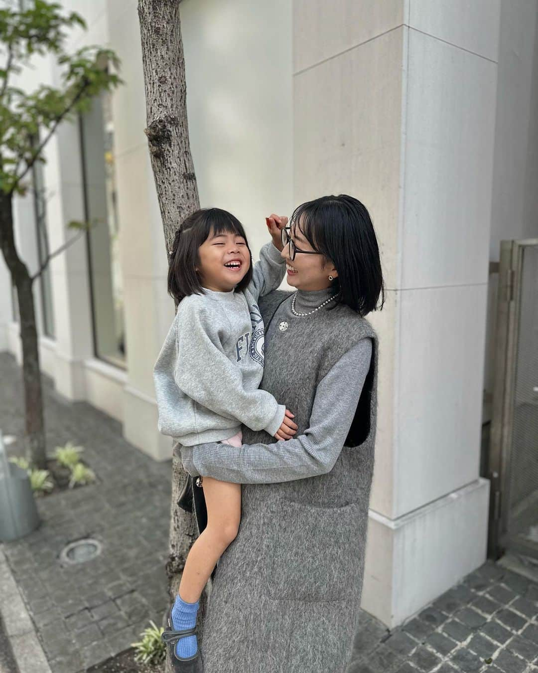 樹村あやのさんのインスタグラム写真 - (樹村あやのInstagram)「次女と♡  #家族旅行#子連れ旅行#石垣島#羽田空港#3児のママ#三姉妹#プール#石垣島旅行#寝起き#4歳#女の子」11月18日 14時20分 - uemura_a