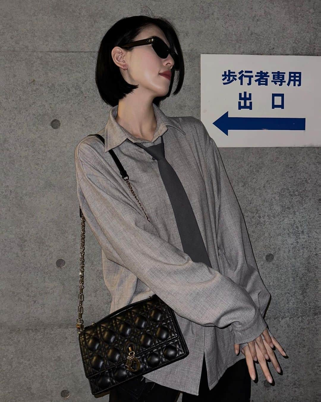 三吉彩花さんのインスタグラム写真 - (三吉彩花Instagram)「👽🩶🎮🫗🐈‍⬛  #ootd #dior #gentlemonster  #adsb #anderssonbell  #irury」11月18日 14時20分 - miyoshi.aa