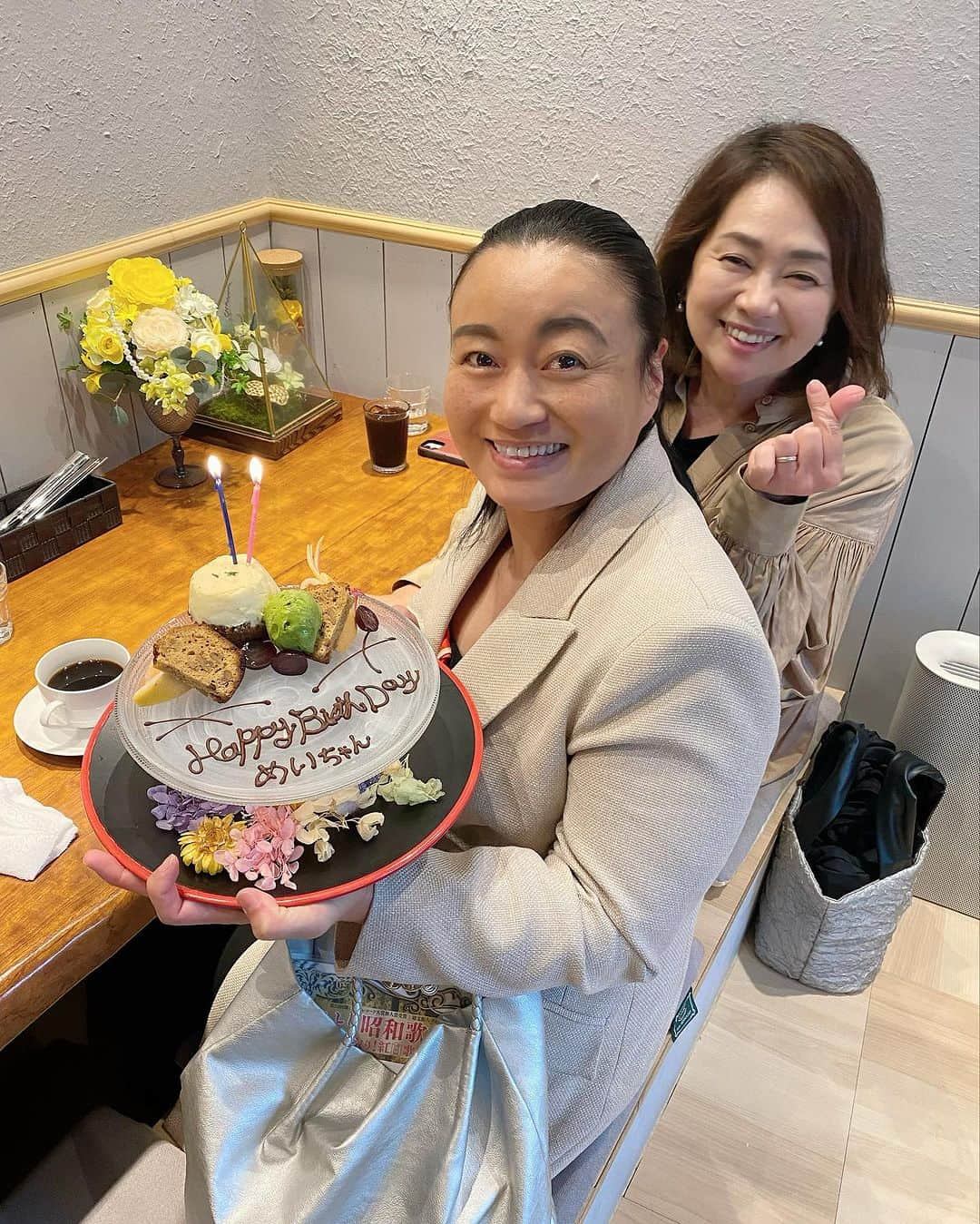 里村明衣子のインスタグラム：「It was a wonderful my birthday💕 She gave me a surprise ✨on a boring day🥰 お祝いのメッセージありがとうございます‼️ 昨日は植村さんのおかげで最高の一日になりました❣️ 人生誰と出会うか、にとても大きい意味があります。 今、尊敬できる方が周りにたくさんいて、感謝しています‼️ 良い事ばかりでない日々も、誰かと話す事で活路を見出せます‼️ 皆さんも健康第一でこれからもよろしくお願いいたします。 2023.11.17  #Loupe #仙台　#宮城」