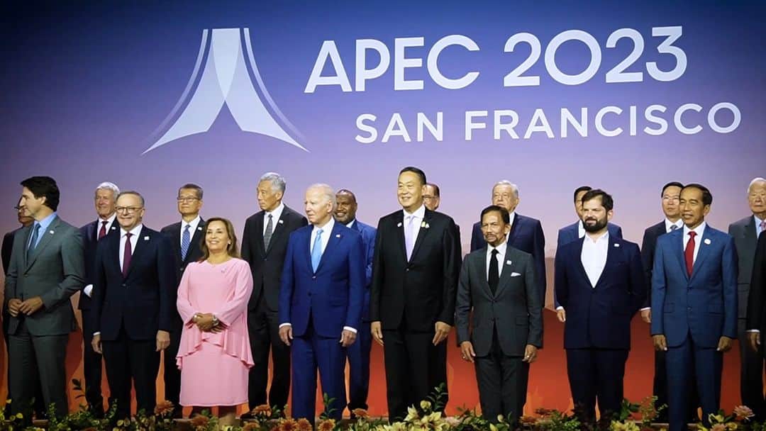 首相官邸のインスタグラム：「今回のAPEC首脳会議やIPEF首脳会合、そこに至るまでの過程において、同盟国・同志国と連携し、法の支配に基づく自由で開かれた国際秩序の構築のため、議論を主導し、課題解決の取組に真摯に貢献してきました。活発な首脳外交を行い、日本の平和と安全を守り、国際社会を協調に導いて行きます。」