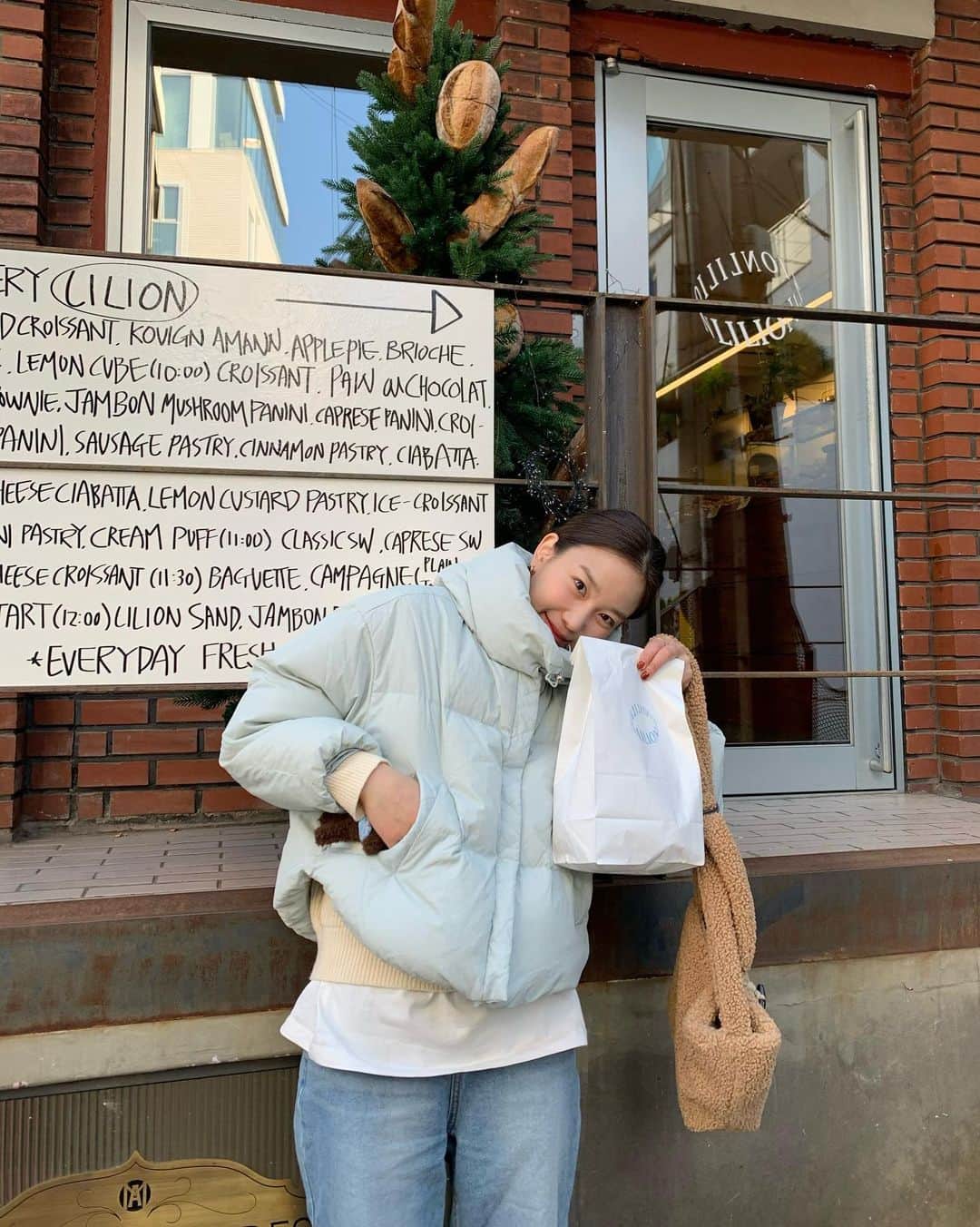 チャン・ヒリョンのインスタグラム：「살찌는 계절이잖아요?」