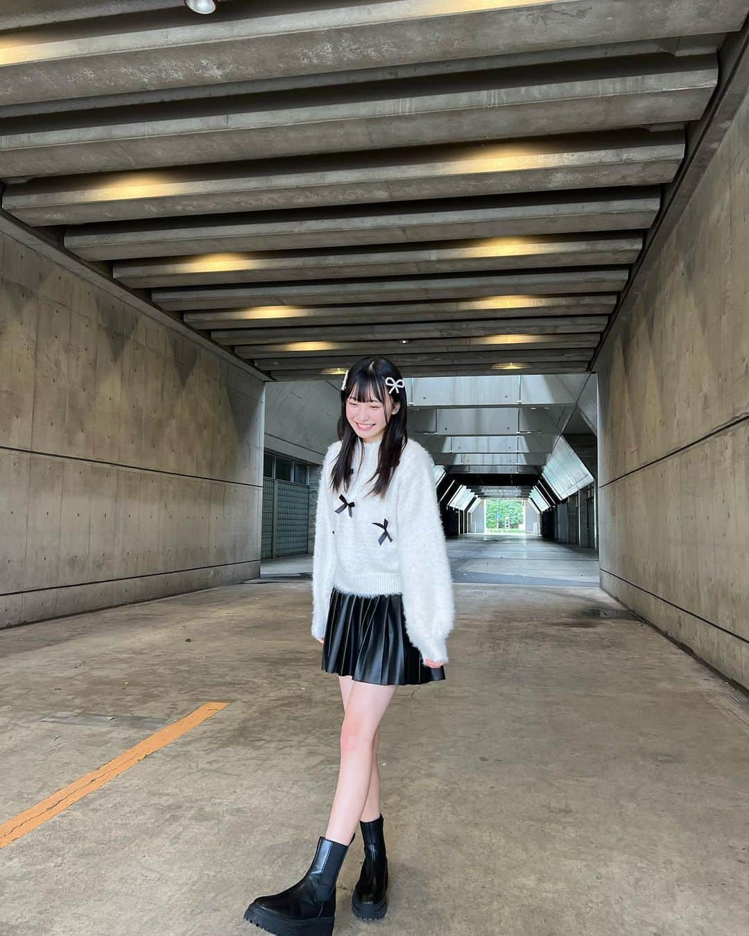 坂川陽香のインスタグラム：「握手会ありがとうございました🎶 今日はリボンDayでした🎀 久しぶりにガーリー系したので、ワクワクしました(^^)  また明日もよろしくお願いします！  #坂川陽香  #ootd  #06  #ガーリーコーデ #全身コーデ」