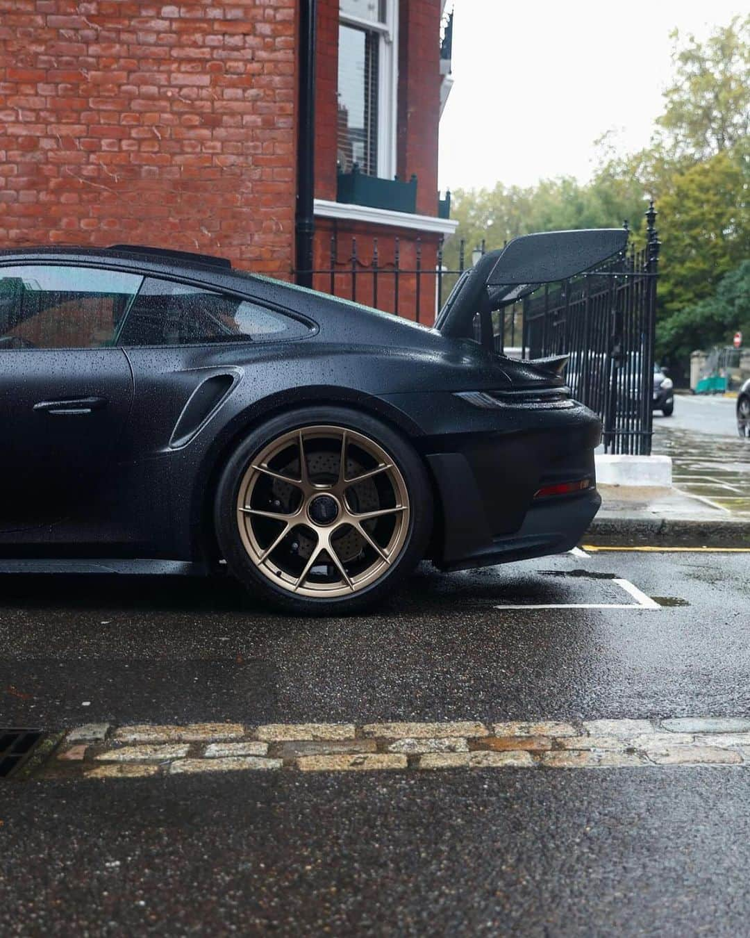 CARLiFESTYLEさんのインスタグラム写真 - (CARLiFESTYLEInstagram)「Satin Black GT3 RS💦 Photo by @ampw.cars #carlifestyle #gt3rs #porsche #gt3 #992gt3rs」11月18日 14時37分 - carlifestyle