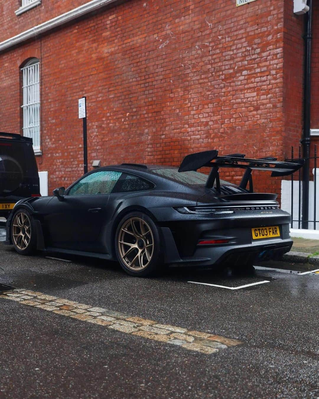 CARLiFESTYLEのインスタグラム：「Satin Black GT3 RS💦 Photo by @ampw.cars #carlifestyle #gt3rs #porsche #gt3 #992gt3rs」