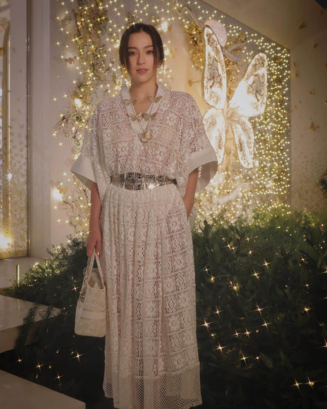 中村アンさんのインスタグラム写真 - (中村アンInstagram)「🦋🦋🦋 DIOR HOLIDAY POP UP  AT OMOTESANTO CROSSING 🦋🦋🦋  11月18日-12月25日まで開催中💫  TREE OF LIFE 🌳がとっても素敵です 願いを込めに、この機会に是非お立ち寄りください。  @dior  #diorcruise  #ディオールホリデーポップアップ  #ディオールファインジュエリー  #SupportedByDior」11月18日 14時52分 - cocoannne