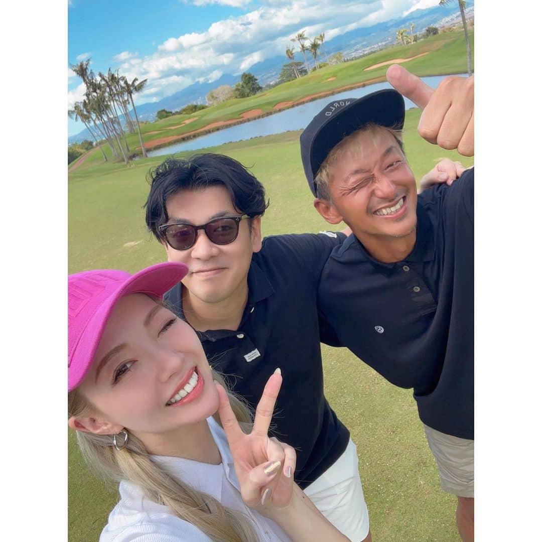 mirayさんのインスタグラム写真 - (mirayInstagram)「Hawaii🩵  飛行機の行きはいつも全く寝れない私🤩 今回も一睡もできないまま朝到着して 世界一周旅行中の旦那さんの親友さんと合流😊🤝  とっても素敵な美味しいブランチを食べにWAIOLIへ連れて行っていただき🥞  私初ハワイゴルフへ🏌️‍♀️🏌️‍♂️🏌️⛳️  徹夜でやばかったけどなんせ浮かれてる為元気に周れました🥳w  けどやはり腰の回転が…🥲全然ダメ🥲  楽しかったからいいや😊✊🌈  景色も空気も最高すぎて やはり日本でやるのとは違った🥹🫶✨  けど今宮古島で明日、明後日は宮古島ゴルフ🩵 沖縄のゴルフも最高!!🫶  #hawaii #hawaiigolf #royalkuniacountryclub  #海外旅行 #ハワイ　#ハワイゴルフ #ゴルフ　#ゴルフ初心者 #ブランチ　#waioli  #waiolikitchenandbakeshop」11月18日 14時46分 - miray0705