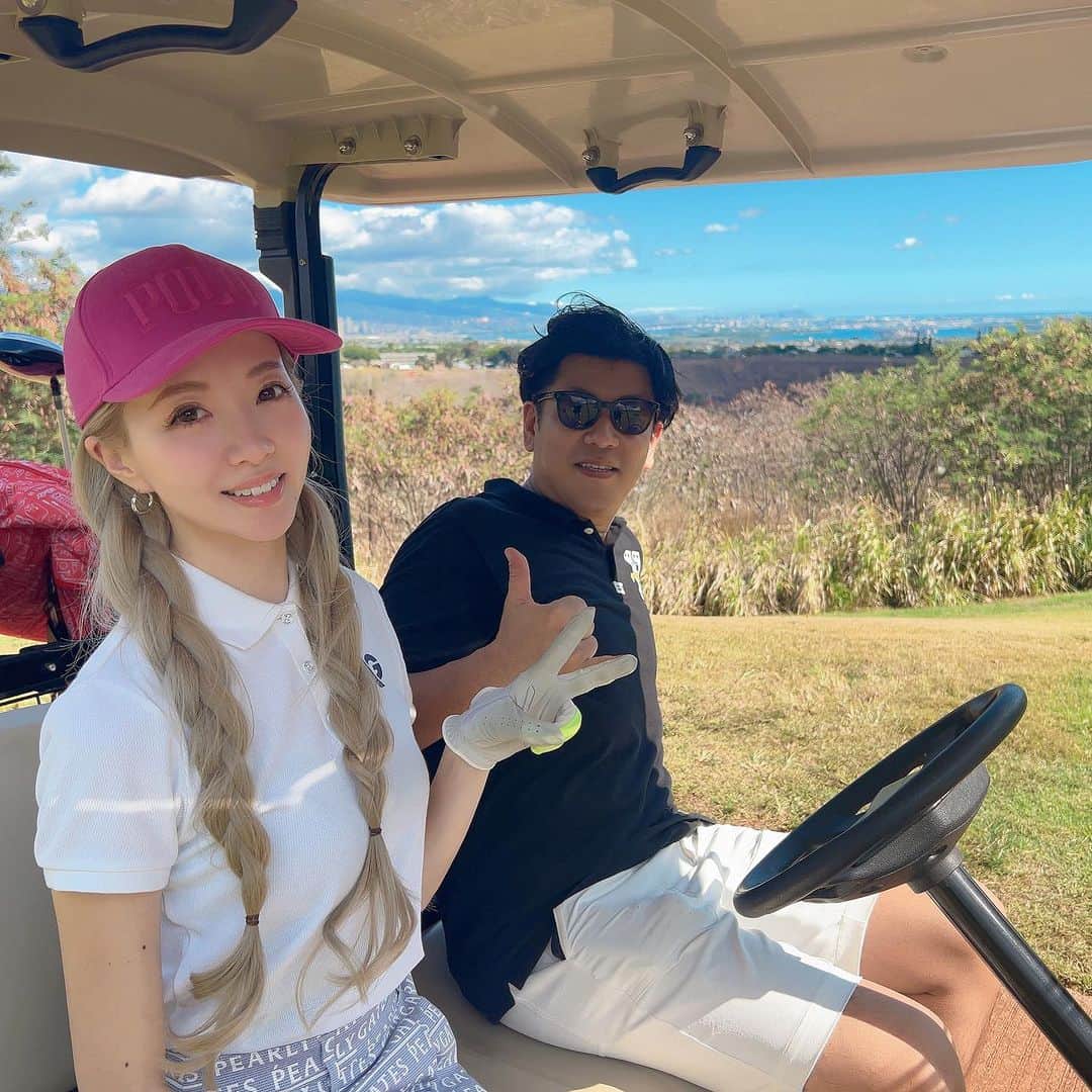 mirayさんのインスタグラム写真 - (mirayInstagram)「Hawaii🩵  飛行機の行きはいつも全く寝れない私🤩 今回も一睡もできないまま朝到着して 世界一周旅行中の旦那さんの親友さんと合流😊🤝  とっても素敵な美味しいブランチを食べにWAIOLIへ連れて行っていただき🥞  私初ハワイゴルフへ🏌️‍♀️🏌️‍♂️🏌️⛳️  徹夜でやばかったけどなんせ浮かれてる為元気に周れました🥳w  けどやはり腰の回転が…🥲全然ダメ🥲  楽しかったからいいや😊✊🌈  景色も空気も最高すぎて やはり日本でやるのとは違った🥹🫶✨  けど今宮古島で明日、明後日は宮古島ゴルフ🩵 沖縄のゴルフも最高!!🫶  #hawaii #hawaiigolf #royalkuniacountryclub  #海外旅行 #ハワイ　#ハワイゴルフ #ゴルフ　#ゴルフ初心者 #ブランチ　#waioli  #waiolikitchenandbakeshop」11月18日 14時46分 - miray0705