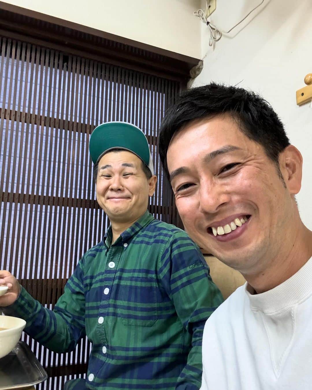 亘健太郎さんのインスタグラム写真 - (亘健太郎Instagram)「大宮の劇場出番の合間にザパンチ浜さんに美味しいラーメンご馳走になったよ〜‼︎ #channelwatari #アメカジボーイズ  #amecajiboys  #アメカジ  #アメカジ散策  #byボーイズ長  #気になるアイテムあります？ #電気工事士芸人 #建築系バイト芸人」11月18日 14時57分 - watarikentaro