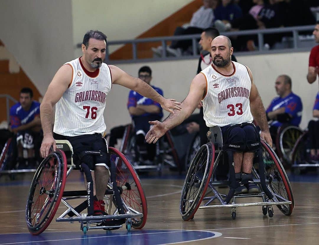 ガラタサライSKのインスタグラム：「Günaydın #Galatasaray Ailesi」