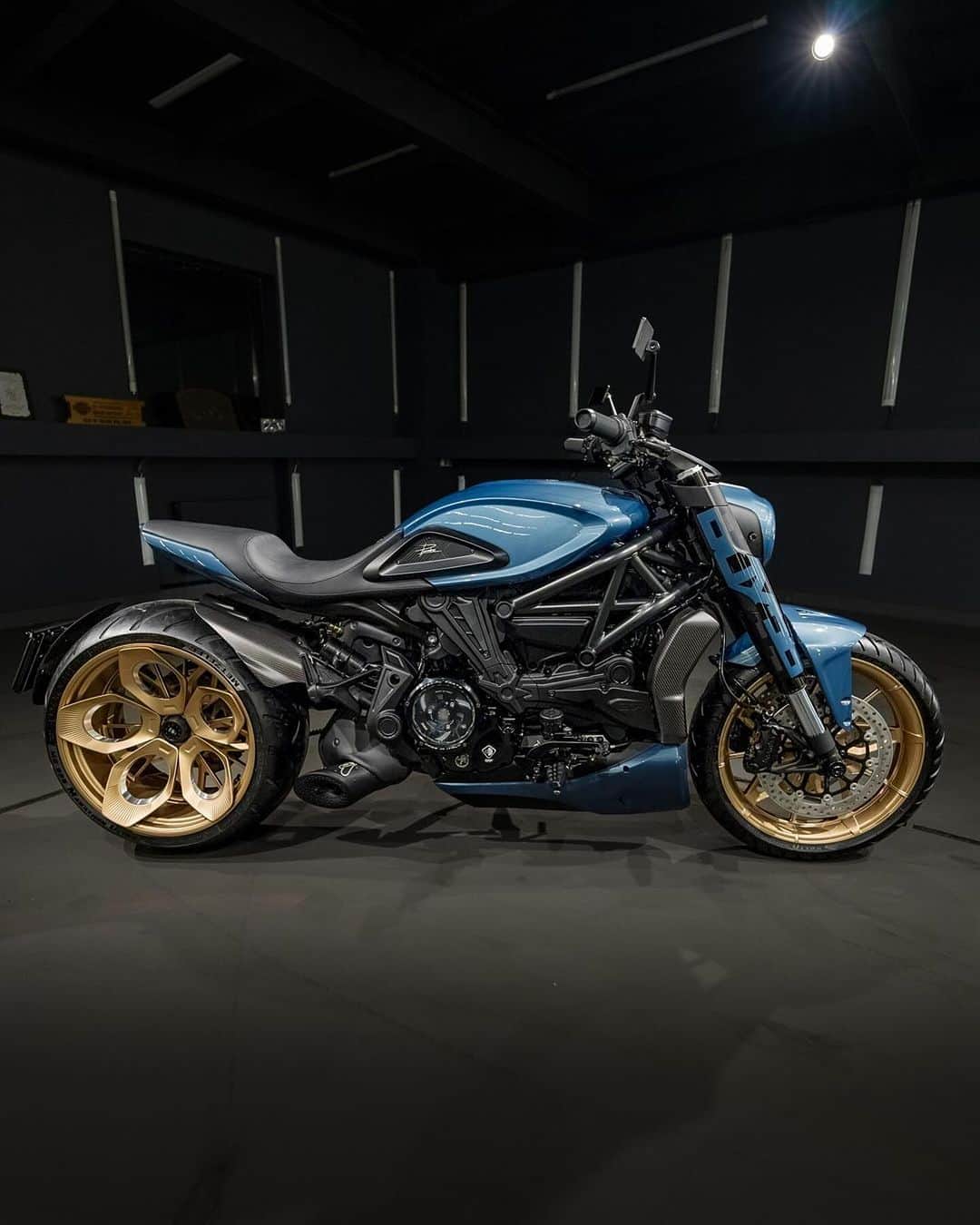 epidemic_motorsさんのインスタグラム写真 - (epidemic_motorsInstagram)「Piombo-X. Limited edition based on the Ducati X-Diavel by @box39co  #Box39 #Ducati #Xdiavel #custom #motorcycles #luxury #moto #epidemic_motors #epidemicmotors」11月18日 15時09分 - epidemic_motors