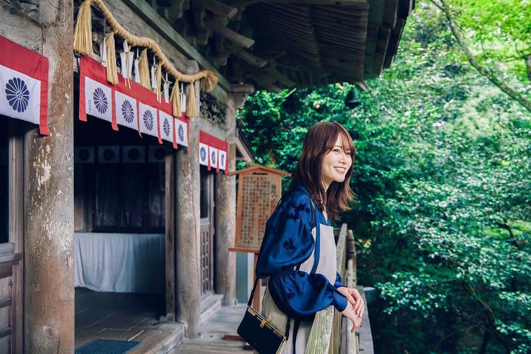 山崎怜奈のインスタグラム：「・ TOKYOFM × FRaU「山崎怜奈と巡る、五感で学ぶ小松旅」  来春に北陸新幹線小松駅の開業を控え、観光地としての注目も高まる石川県小松市。 海山の自然と文化、ものづくりと美食、知的好奇心を刺激する町へ出かけてきました。  今回の企画を記念した特設サイトが公開されています。 一泊二日の旅を想定したおすすめスポットが素敵な写真と共に掲載されていますので、ぜひご覧ください🧳  https://www.tfm.co.jp/komatsu/」