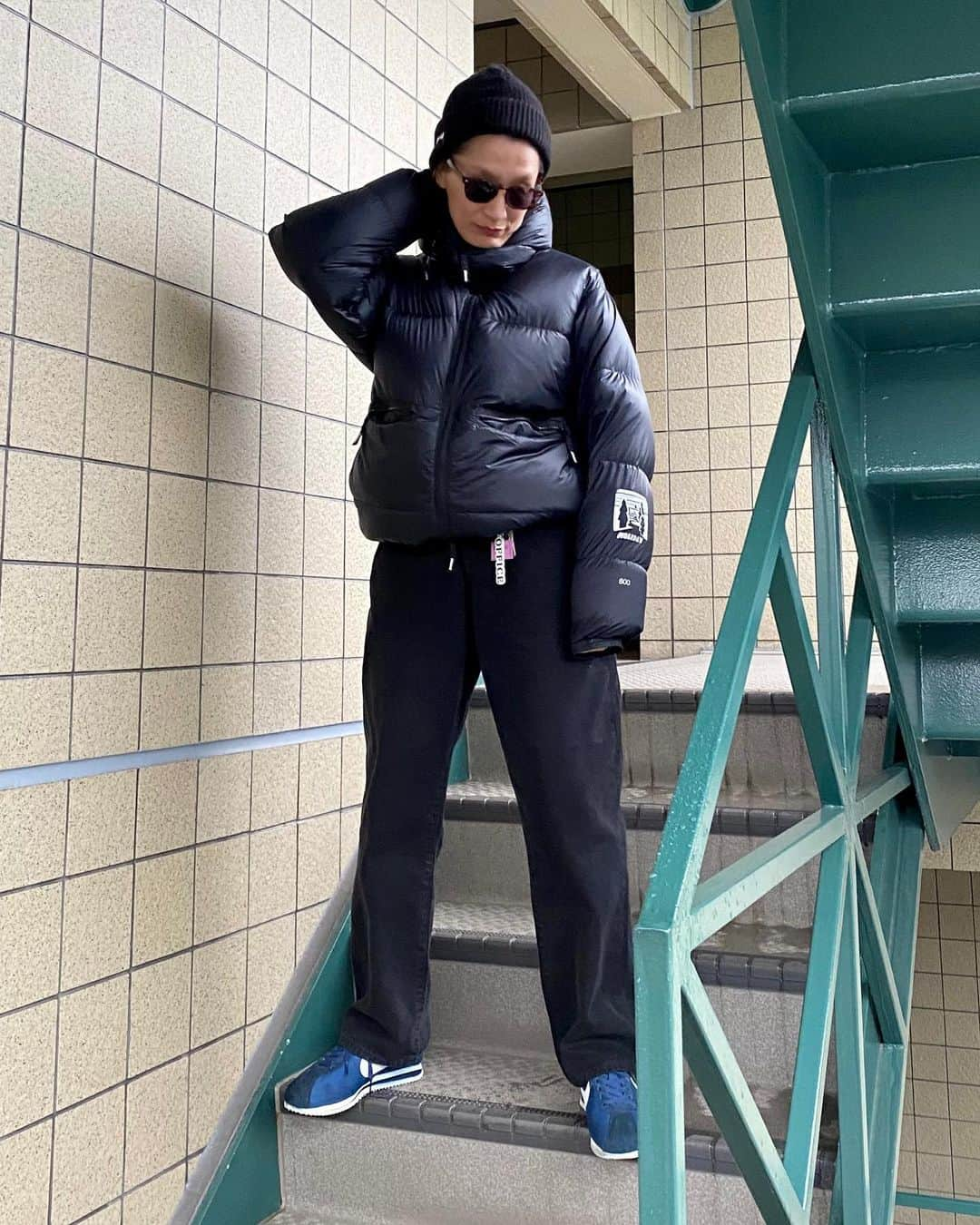 ホリデイさんのインスタグラム写真 - (ホリデイInstagram)「今年の推しアウターPACKABLE DOWN JACKET(GOOD EVENING)。念願の初おろしです。軽量、ダウンふかふか800fill、ポケットいっぱい、リフレクタープリントあり、パッカブル収納可能！言う事なしの自信作です。今くらいの寒さの時、中はロンＴもしくは半袖Ｔ１枚でちょうど良しです。私の冬支度はもう完璧です☺︎ NORIKO  Height: 162cm Outer: ONESIZE @norikokikuchi  #HOLIDAY_PR #HOLIDAY2023fw」11月18日 15時15分 - holiday_pr