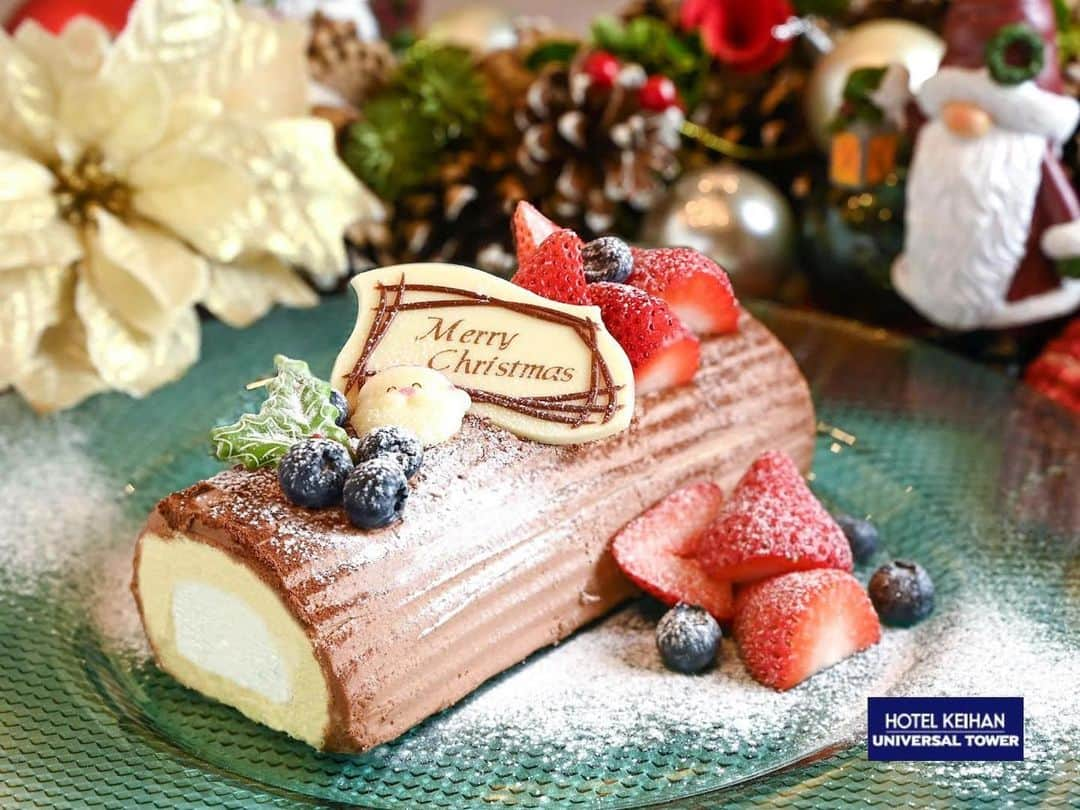 ホテル京阪ユニバーサル・タワーのインスタグラム：「* 【クリスマスケーキの販売🎂】  12月限定クリスマスケーキの予約受付を 開始いたしました！！💫  〈販売期間〉 2023年12月1日(金)〜2023年12月25日(月)  〈メニュー〉 ブッシュドノエルのクリスマスケーキ  〈料金〉 3,800円  数に限りがございますので、 ご予約はお早めに❣️  当ホテルでは期間限定で クリスマスルームも販売しております⛄️❄️  今年のクリスマスはホテルでご家族やお友達、 大切な人と過ごしませんか？🎄💝🍗🍰  @hotel_keihan_universal_tower https://www.hotelkeihan.co.jp/tower/  #ホテル京阪ユニバーサルタワー #usjオフィシャルホテル #大阪ホテル #大阪旅行 #ユニバーサルスタジオジャパン #クリスマス #クリスマスケーキ #ホテルでクリスマス #クリスマスルーム #hotelkeihanuniversaltower #universalstudiosjapan  #유니버설스튜디오재팬  ※掲載内容は予告なく変更する場合がございます。 あらかじめご了承ください。」