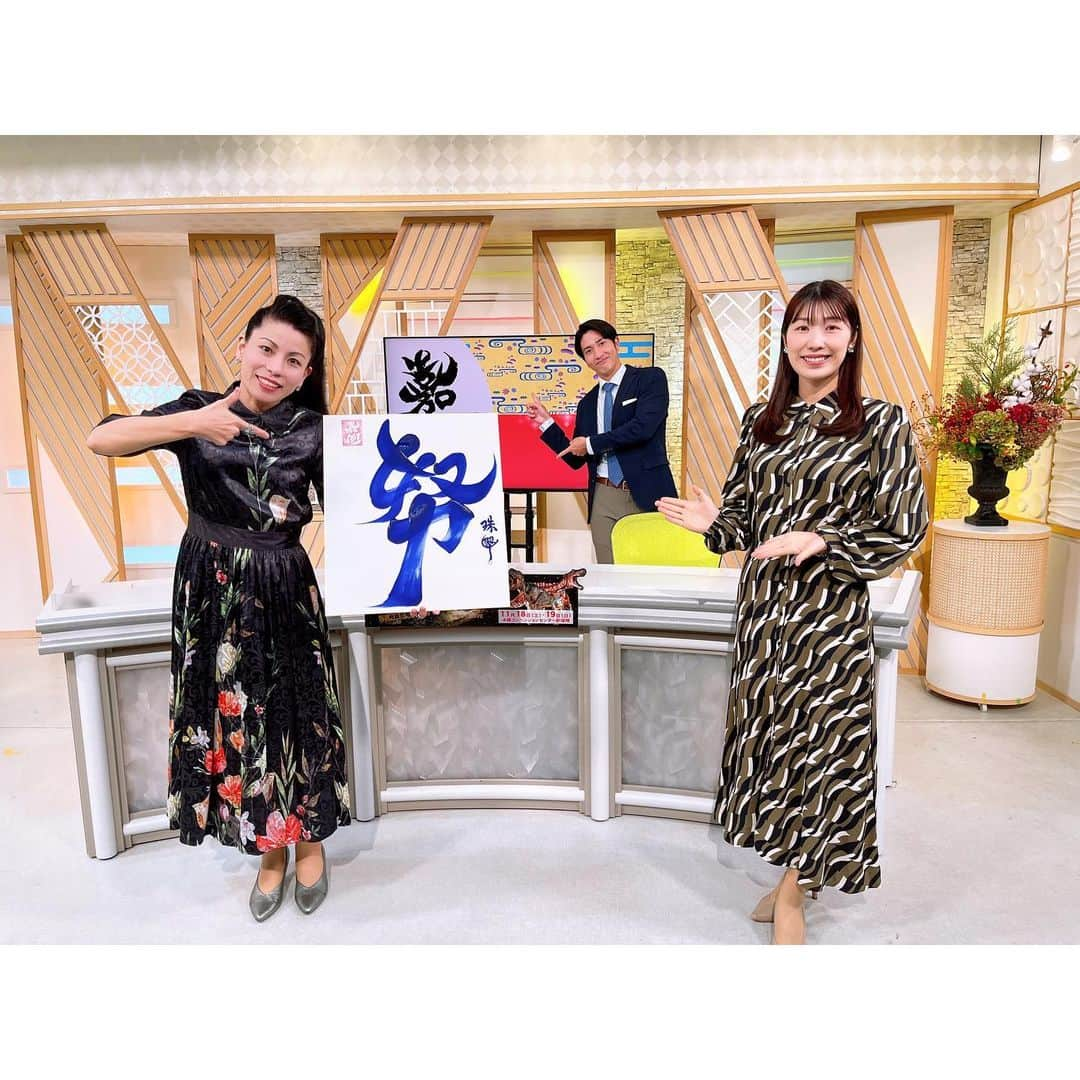 小林美沙希さんのインスタグラム写真 - (小林美沙希Instagram)「．   #OTVLiveNewsイット！ きのうは月に一度の嘉例ニュースでした💃 ． 月曜日の特集は📺 ． 那覇市で相次ぐ強盗致傷事件… これまでに１０代の若者などが逮捕されています。 なぜ事件が後を絶たないのか 犯罪や刑罰に詳しい専門家に聞きました。 ．  #沖縄#Okinawa #沖縄テレビ#ニュース #嘉例ニュース #筆文字アーティスト #珠翠　さん #アナウンサー #大城良太#小林美沙希」11月18日 15時30分 - otv_kobamisa