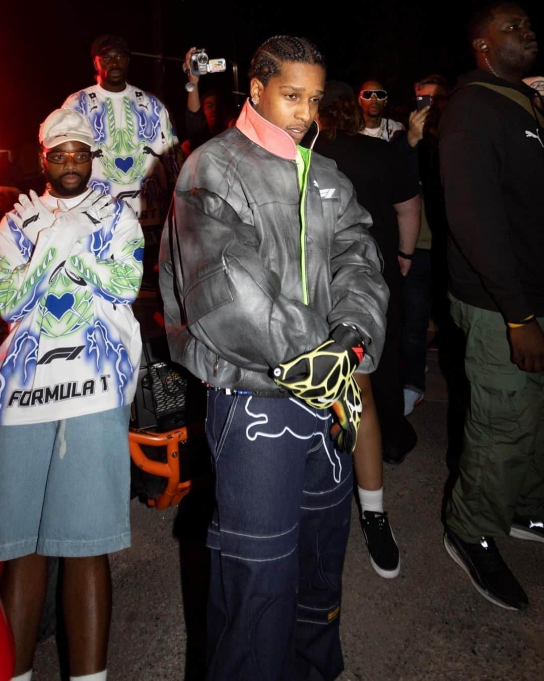 Just Jaredさんのインスタグラム写真 - (Just JaredInstagram)「Rihanna and A$AP Rocky celebrated the launch of his Puma x F1 collection on Friday night in Las Vegas. The couple was all smiles as they greeted fans at the event. Check out JustJared.com for more photos! #Rihanna #ASAPRocky Photos: Backgrid」11月18日 15時39分 - justjared