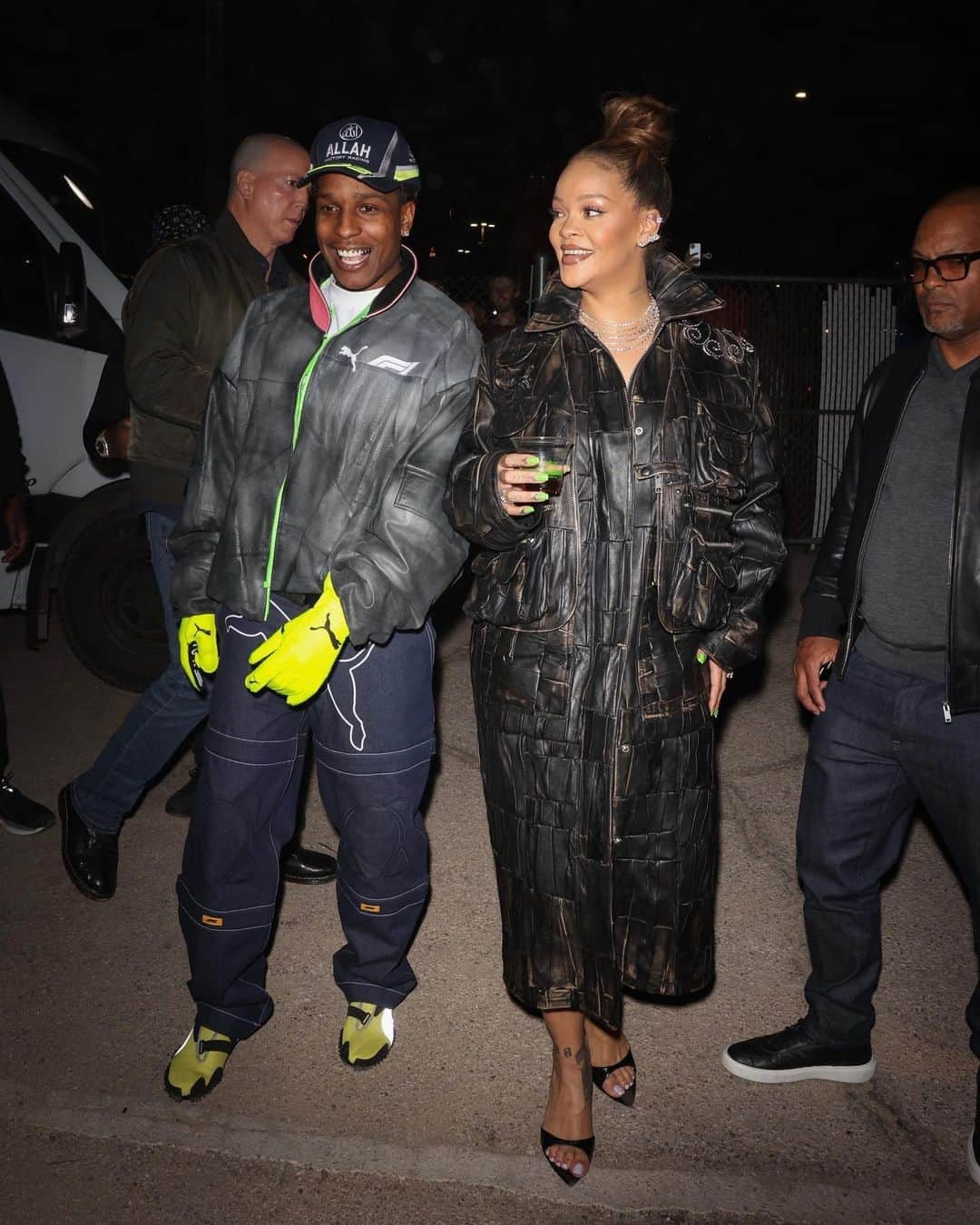 Just Jaredさんのインスタグラム写真 - (Just JaredInstagram)「Rihanna and A$AP Rocky celebrated the launch of his Puma x F1 collection on Friday night in Las Vegas. The couple was all smiles as they greeted fans at the event. Check out JustJared.com for more photos! #Rihanna #ASAPRocky Photos: Backgrid」11月18日 15時39分 - justjared
