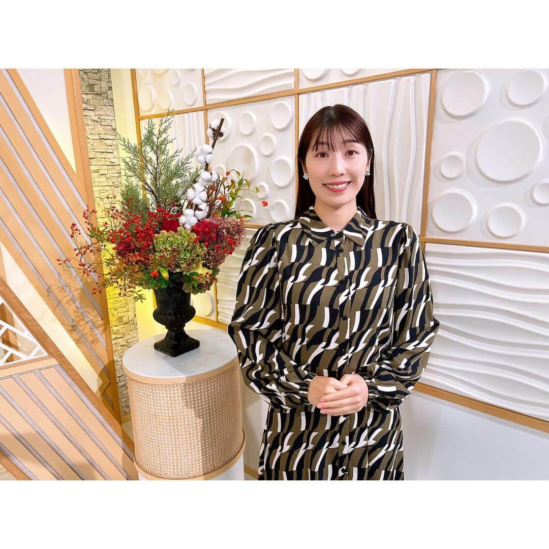 小林美沙希さんのインスタグラム写真 - (小林美沙希Instagram)「． 金曜日の衣装、 たくさん写真を撮ってもらったので 全部のせます☺️ ． 形の綺麗なワンピースでした🙌 ． #沖縄#Okinawa #沖縄テレビ#ニュース #アナウンサー #小林美沙希 #アナウンサーコーデ #アナウンサー衣装#衣装 #ファッション#fashion #衣装協力」11月18日 15時39分 - otv_kobamisa