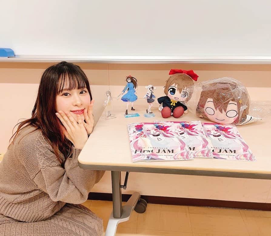 前田佳織里さんのインスタグラム写真 - (前田佳織里Instagram)「千葉経済大学さんでのトークショーでしたっ！✨ ふーにゃんと会うとやっぱり落ち着くね☺️ 学祭ってやっぱり最高だな〜 ありがとうございました！✨  今日はもこもこニットセットアップ꒰ ˶'ᵕ'˶ ꒱  #学祭 #千葉経済大学 #トークショー #千葉」11月18日 15時40分 - maedakaori_official